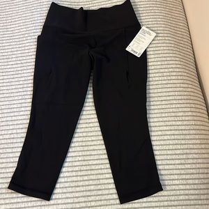Athleta Salutation Stash Pocket ll Capri, Size Medium